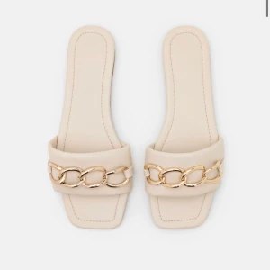 Only tofflor strl 38 - Köpta på zalando, jätte fina slip ins, säljer pga fel strl. Endast testade inomhus,  annars helt oanvända! 