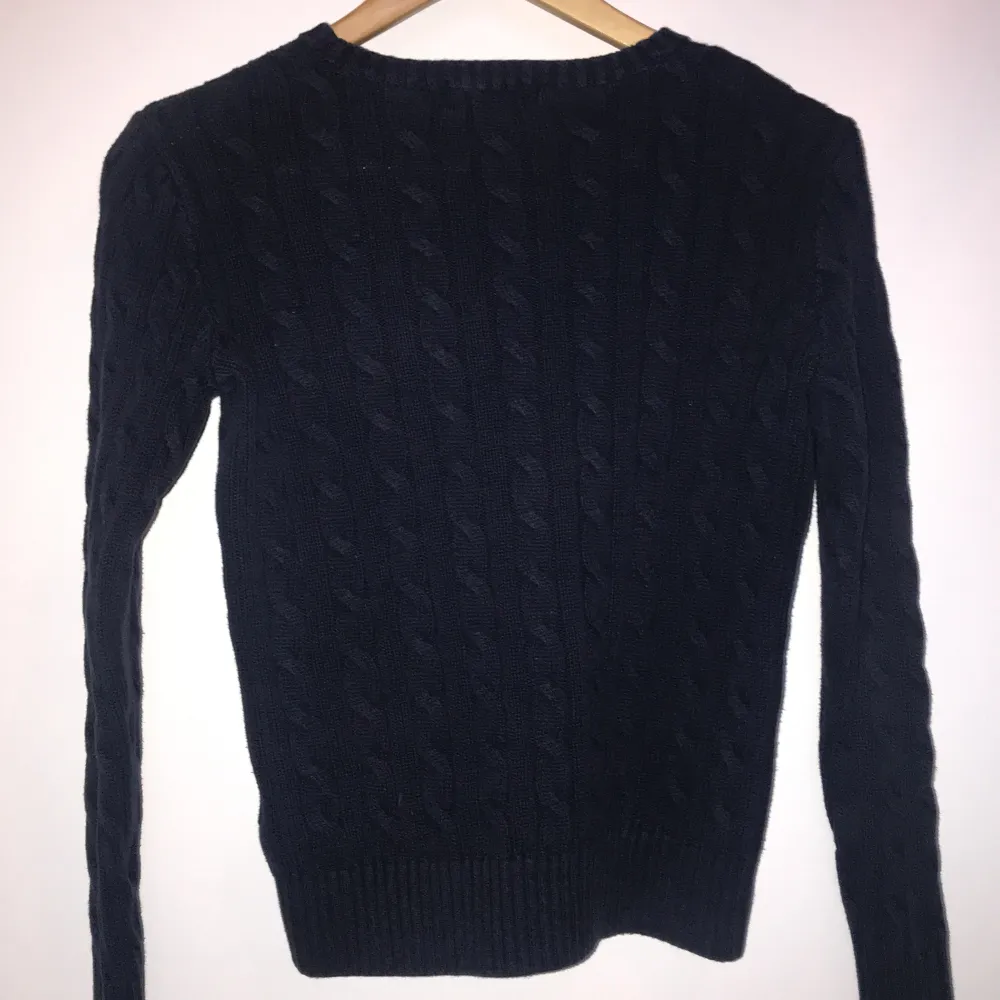 En äkta polo ralph lauren tröja. Strl Xs Inköpt i butik i Halmstad  Använd få gånger  Inga defekter . Tröjor & Koftor.