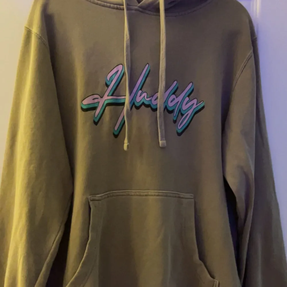 Gammal ”lil huddy” hoodie, använd men bra skick, stor för att vara S. Hoodies.