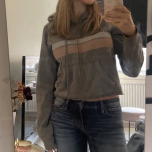 Hollister kofta - Skriv vid frågor