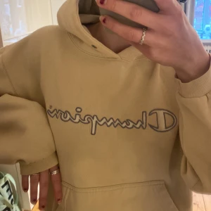 Champion hoodie  - Så cool, var skick, men saknar snören då jah tycker de är snyggare utan och tagit bort dem