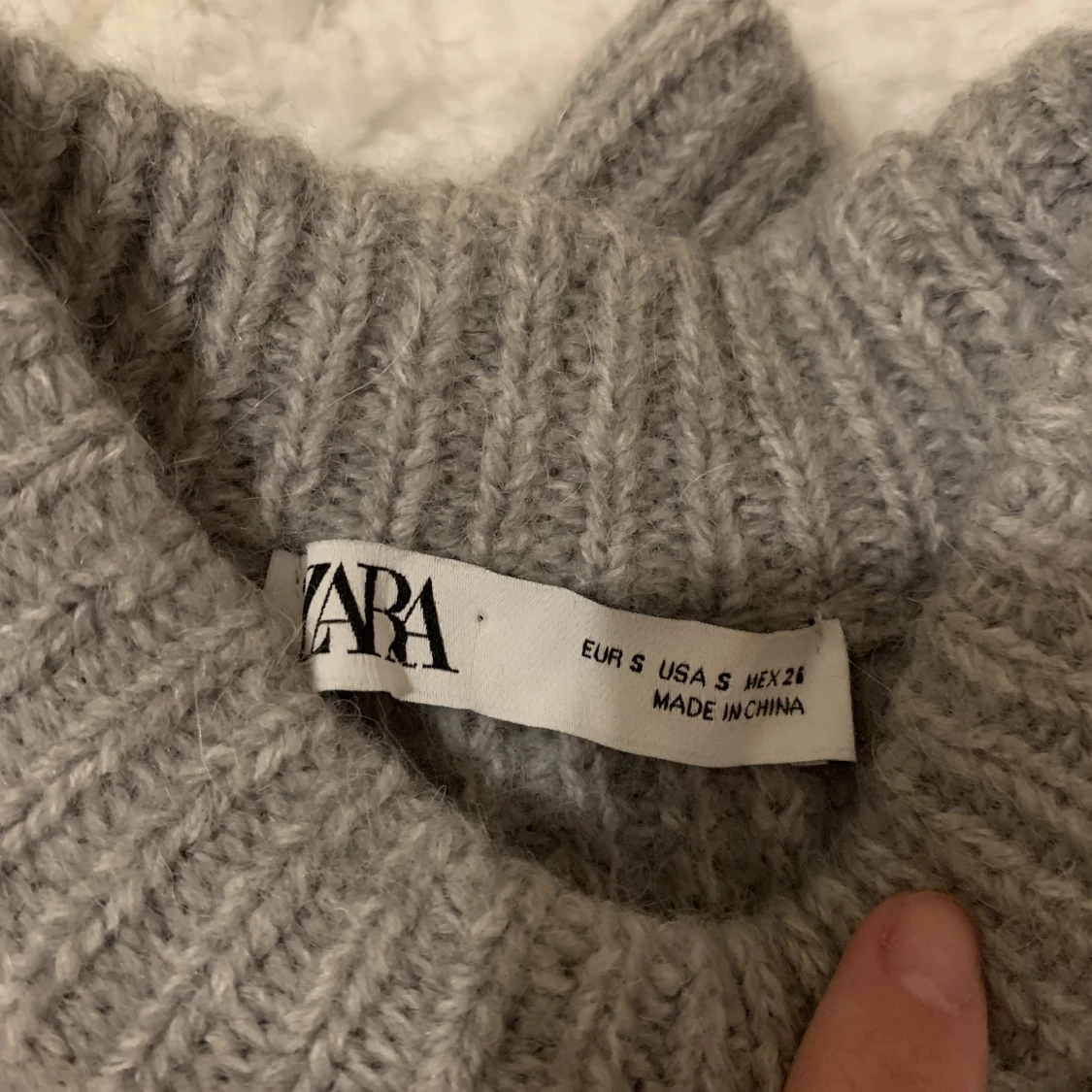 Grå stickad från zara - 90