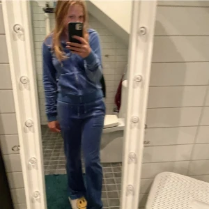 Juicy  - Blått juicy set i S som jag inte längre har användning för det är sparsamt använda 
