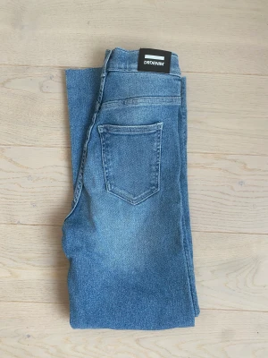 Jeans - Strechiga jeans från dr denim!  Supermjuka och snygga!  Haft en gång ute i somras! nypris 699