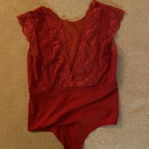 Body - Body från pieces i storlek m. Använd fåtal gånger. Köparen står för frakt! 