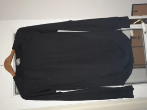 Underställ newbody  - Hej  Säljer ett underställ newbody i storlek L finns både underställ byxor och tröja, svart är det, använd några ggr men fortfarande I fint skick. Finns i eslöv att hämta kan med skickas frakt tillkommer. Tar swish och kontanter.