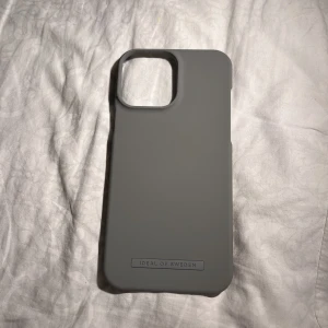 Mobilskal - Grått Ideal of Sweden skal till Iphone 13 Pro Max. Helt oanvänt och ordinarie pris 299 kr🩵🫶🏻