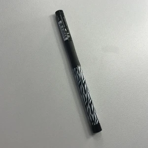 Eyeliner  - En helt ny eyeliner som är i färgen svart och en fin spets.