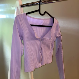 Lila topp - Fin lila topp som är oanvänd