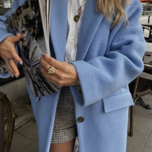 Kappa från American Vintage - Helt ny, beställd från Paris. Material: 80% RECYCLED WOOL 20% POLYAMIDE Ny pris: 4500