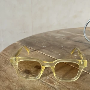 chimi x hm - Genomskinliga gula glassögon i ett bra skick