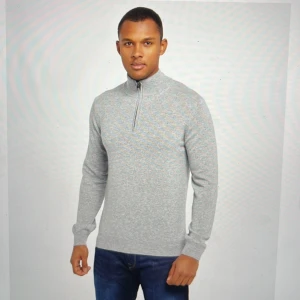 Kasmirpullover - 100% kashmire. Helt oöppnad, ligger fortfarande kvar i paketet. Jag har både skall, medium och large. Gratis frakt