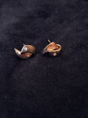 Små örhängen sterling silver 925 - Små örhängen stämplade 925
