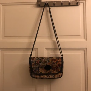 Väska  - Jättefin väska! Använd några gånger❤️☺️