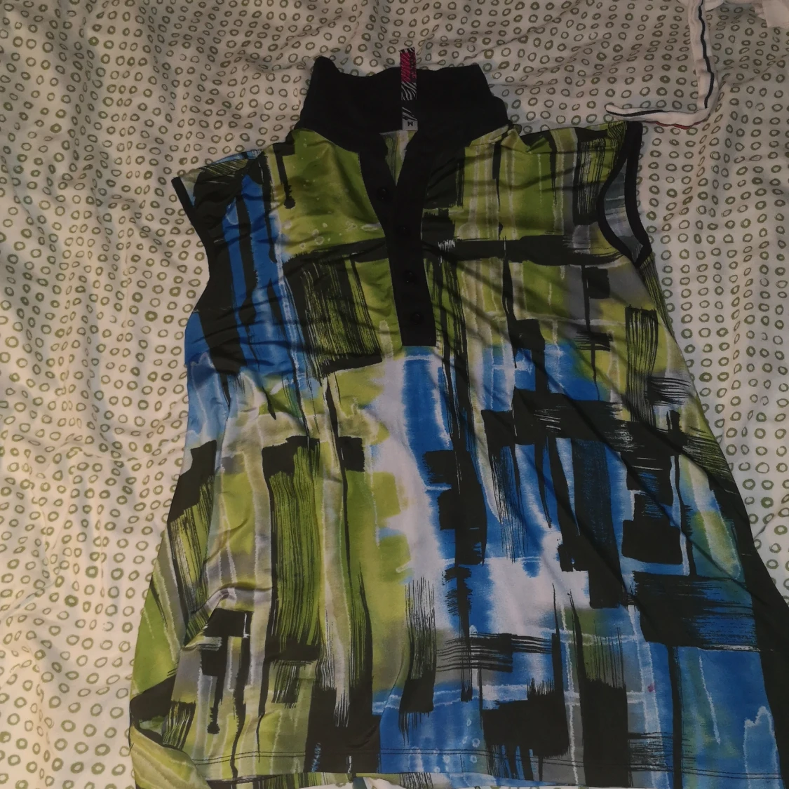 Mönstrad löst linne