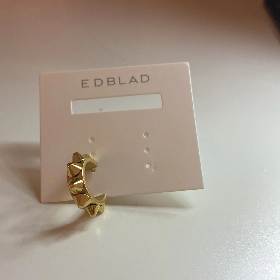 ”Ett” edbladsörhänge 