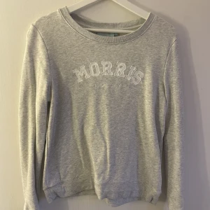 Morris-tröja - Grå Morris Lady tröja, stl M Liten i storleken Använd 1-2 gånger.  Ny-skick   Nypris: 1200kr