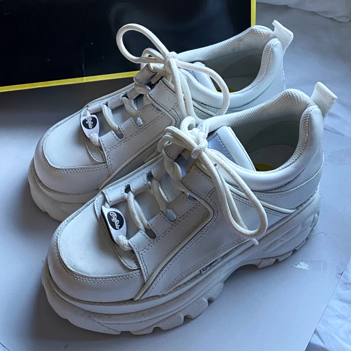 Buffalo skor: Cow Leather White - 90