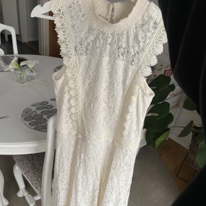 Dorothy Perkins Klänning - Knälång klänning som endast är använd en gång 2019💖