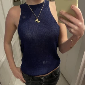 Fest topp - Glitterblå fest topp från mango. Använd ett fåtal gånger. 