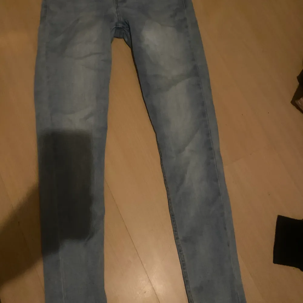 Snygga skinny jeans stretch  Knappt använda . Jeans & Byxor.