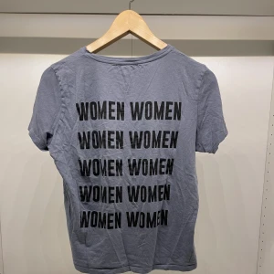 T-shirt från NA-KD  - T-shirt från NA-KD i strl S🤍 50 kr 