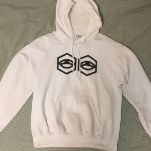 Jetlag brothers hoodie - JLB hoodie, baggy fit. Små fläckar på ärmarna men annars ok