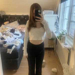 Vitt långärmad,uringad tröja  - Vitt