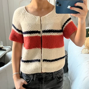 Kofta!! - Så fin kofta, det står ingen storlek men skulle säga m💗