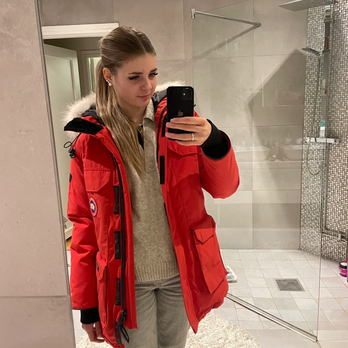 Röd canada goose jacka - 90