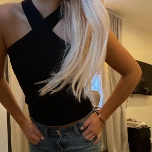 Svart topp - Fin handgjord topp perfekt till festtillfällen🤍🤍🤍