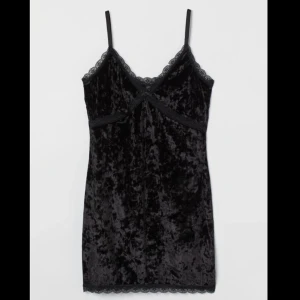 svart tight klanning - köpte från h&m för ett tag sedan och aldrig använd