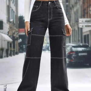 Cargo - Helt nya cargo liknande byxor från shein. Faktiskt väldigt fina men tyvärr för små för mig. Det är en Tall S, men skulle säga att dom är en vanlig S. Nypris 299kr