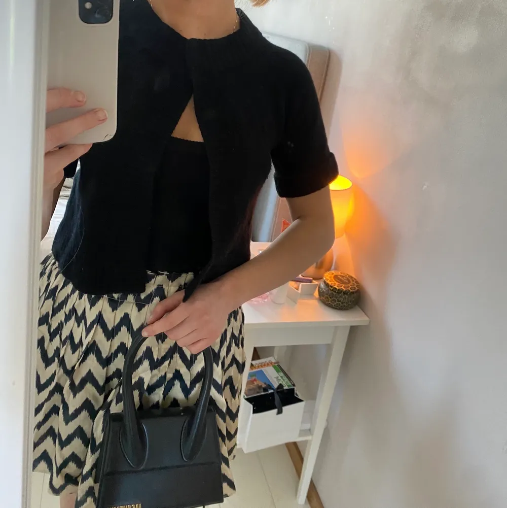 Jätte fin kofta från Massimo Duttis wool collection. Bra skick! . Neuleet.