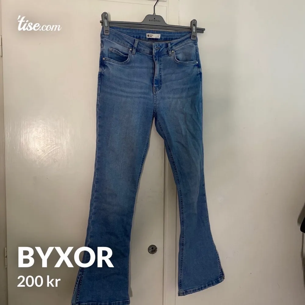Petite strl så passar om man är kort. . Jeans & Byxor.