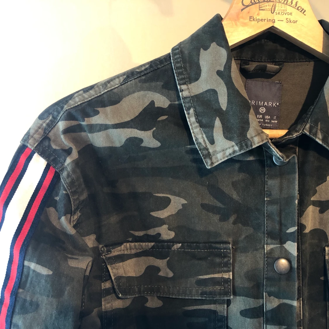 Jacka i kamouflage mönster i 2XS - 90