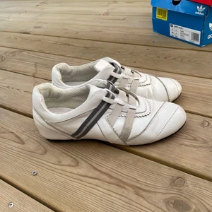 skor  - väldigt sköna har inte använt många gånger 