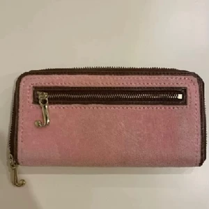 Juicy courture plånbok  - Hej säljer en plånbok av juicy courture i mycket fint skick! 