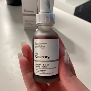 The Ordinary ansiktsmask  - The ordinary blodmask tror jag de kallas, endast testade då min hud inte gillade den, har ej kvar förpackning till denna dock, kan betala frakt vid snabb affär:)