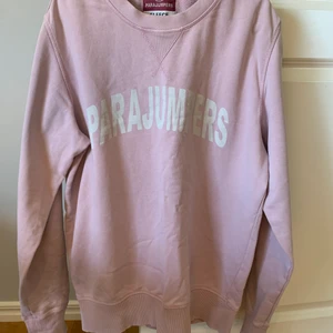 Ljus rosa parajumpers - Ljus rosa parajumpers, andvänd fåtal gånger och i fint skick, storlek L. Köpt på NK i Göteborg.