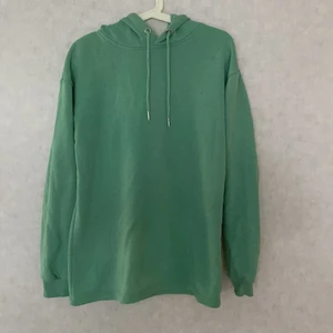 Mint grön hoodie - Mint grön hoodie i storlek S. Köpt på Cubus, använd ett fåtal gånger. Lite längre än vanliga modeller.