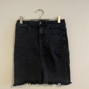 Kjol - Säljer denna fina kjol från pieces💞 köpt för 350kr säljer för 100!