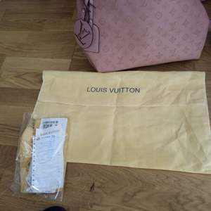 Otroligt fin Louis Vuitton väska med följer qr-kod dustbag och kvitton. 