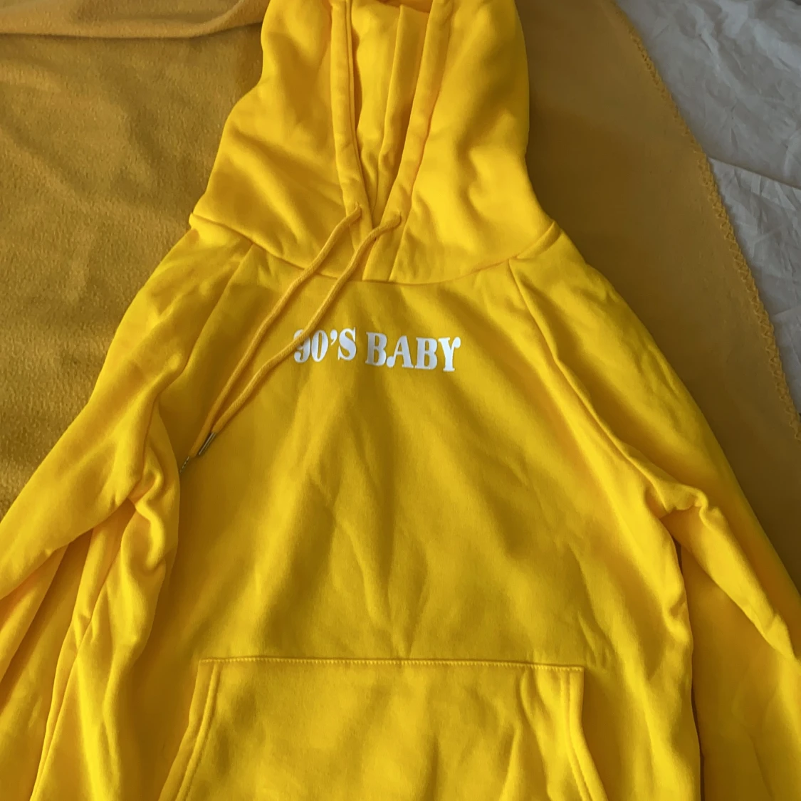 En gul fin Hoodie  - 90