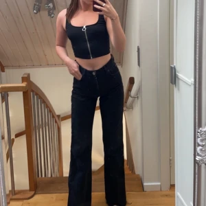 Crop top från HM  - Crop top från HM med dragkedja 