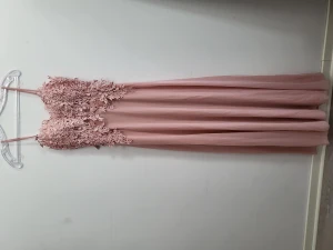 Ny klänning  - Ny klänning gamelrosa  Storlek xs/s