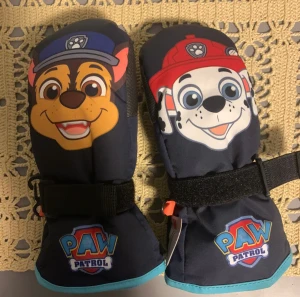 Paw Patrol handskar  - Paw Patrol handskar för barn i 4-5 åldern. Bra skick! 