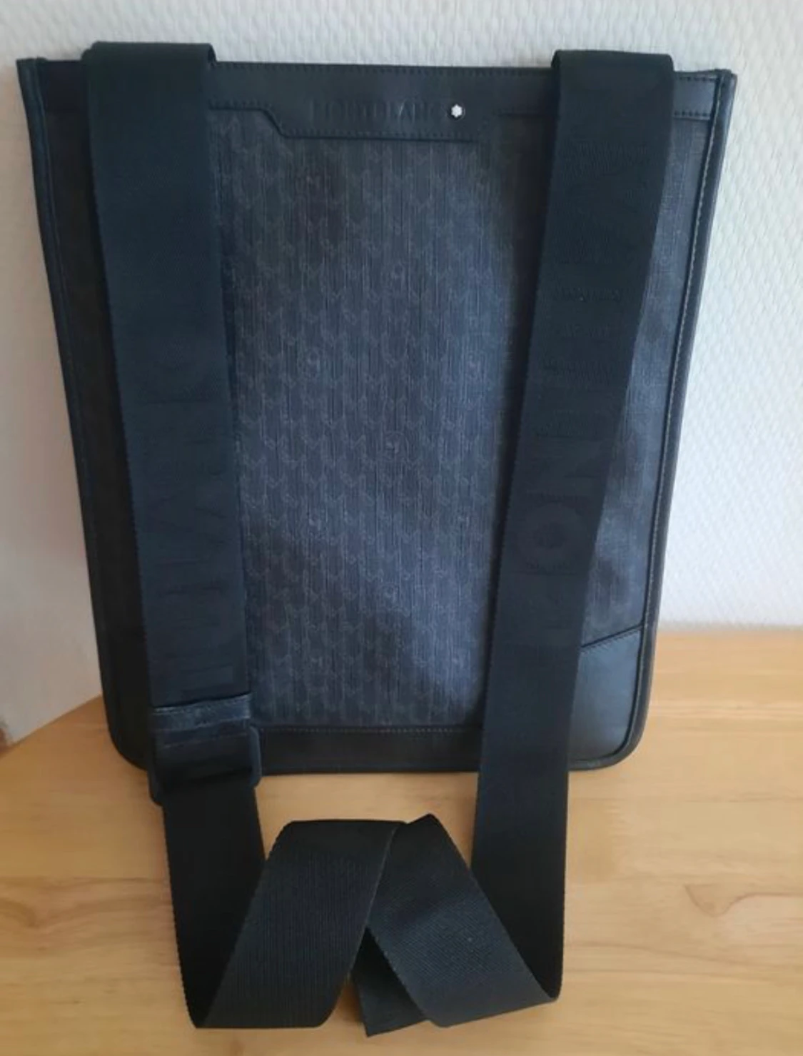 Montblanc axelremsväska  - 90