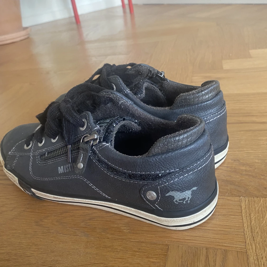 Mustang skor - 90