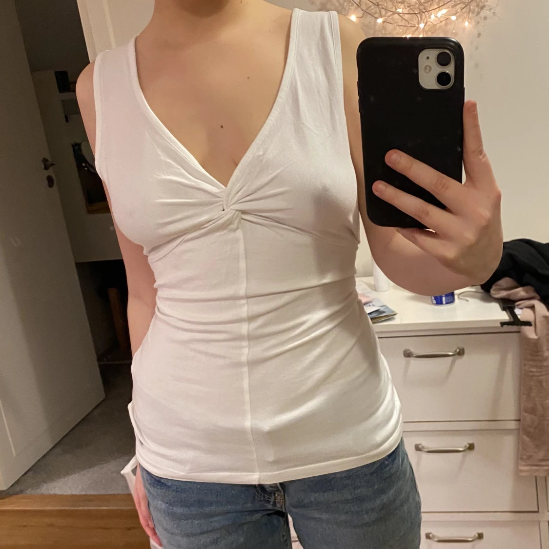 Vitt linne i 2000s stil